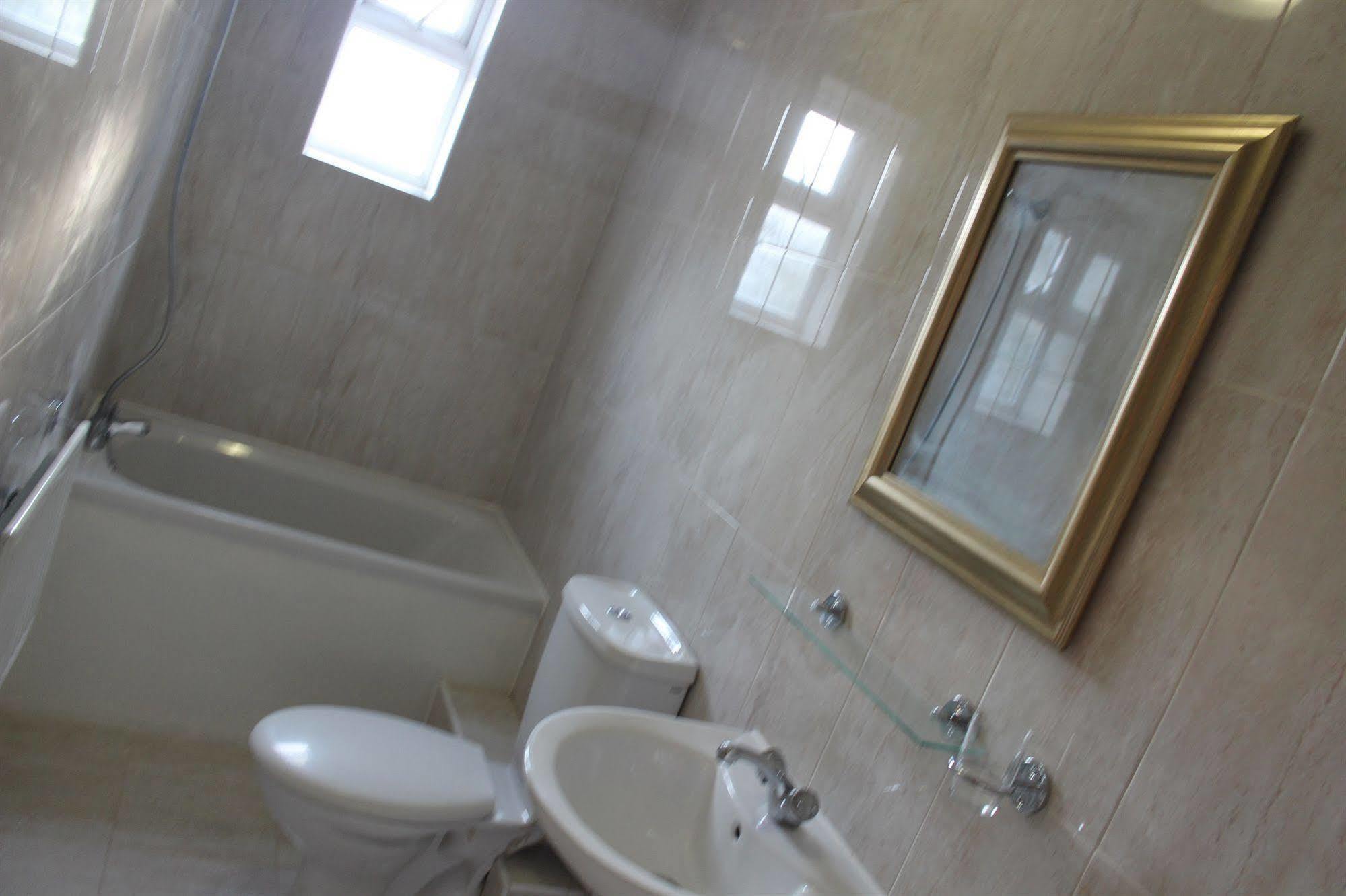 Avenue Inn Ilford Dış mekan fotoğraf